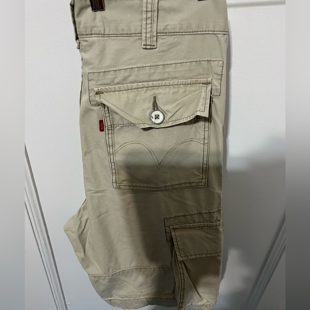 LEVI’S SHORT - Picture 7 of 10